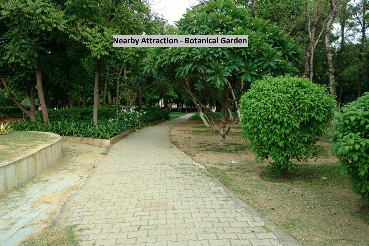 Capital O Aashiyana Paradise Near Omaxe Gurgaon Mall Hotel Exterior photo